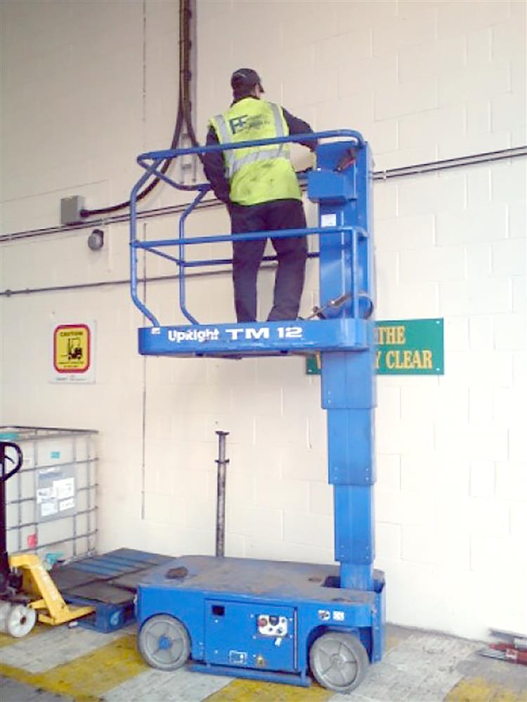 5.5m Batterypowered Scissor Lift